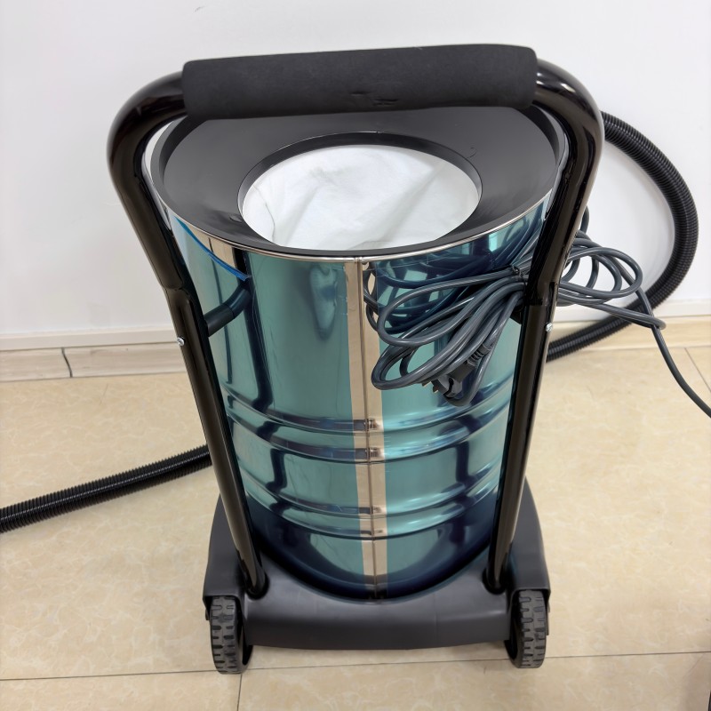 Vacuum cleaner with wheels